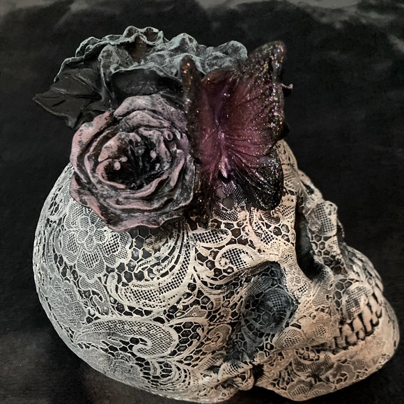 Christian Lacroix Lace Skull 💀 With  Flowers 🌸 & Butterfly 🦋 - Picture 4 of 7
